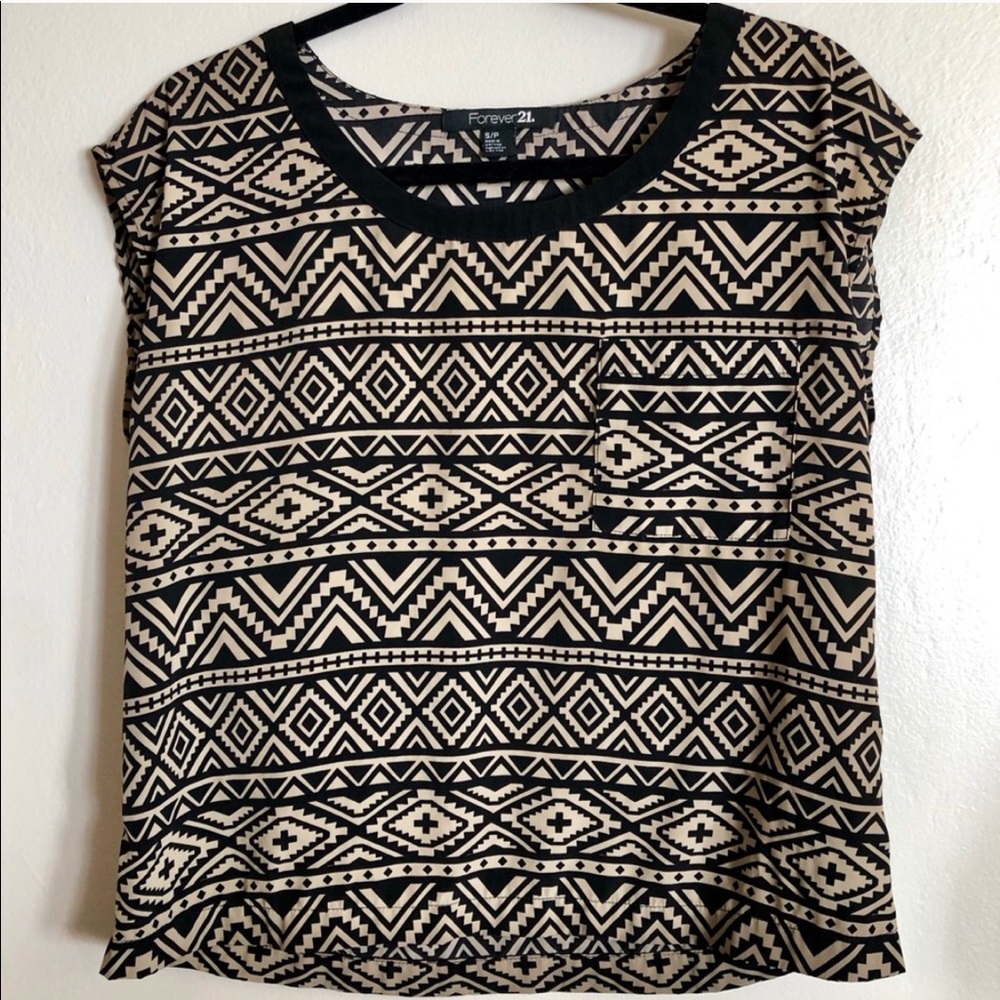 Forever 21 // Aztec top - Picture 6 of 7